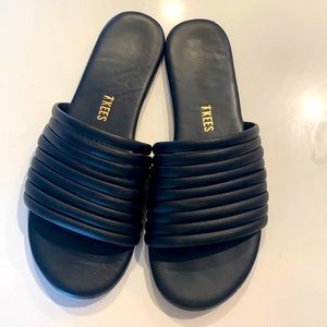 Tkees Caro Black Slides